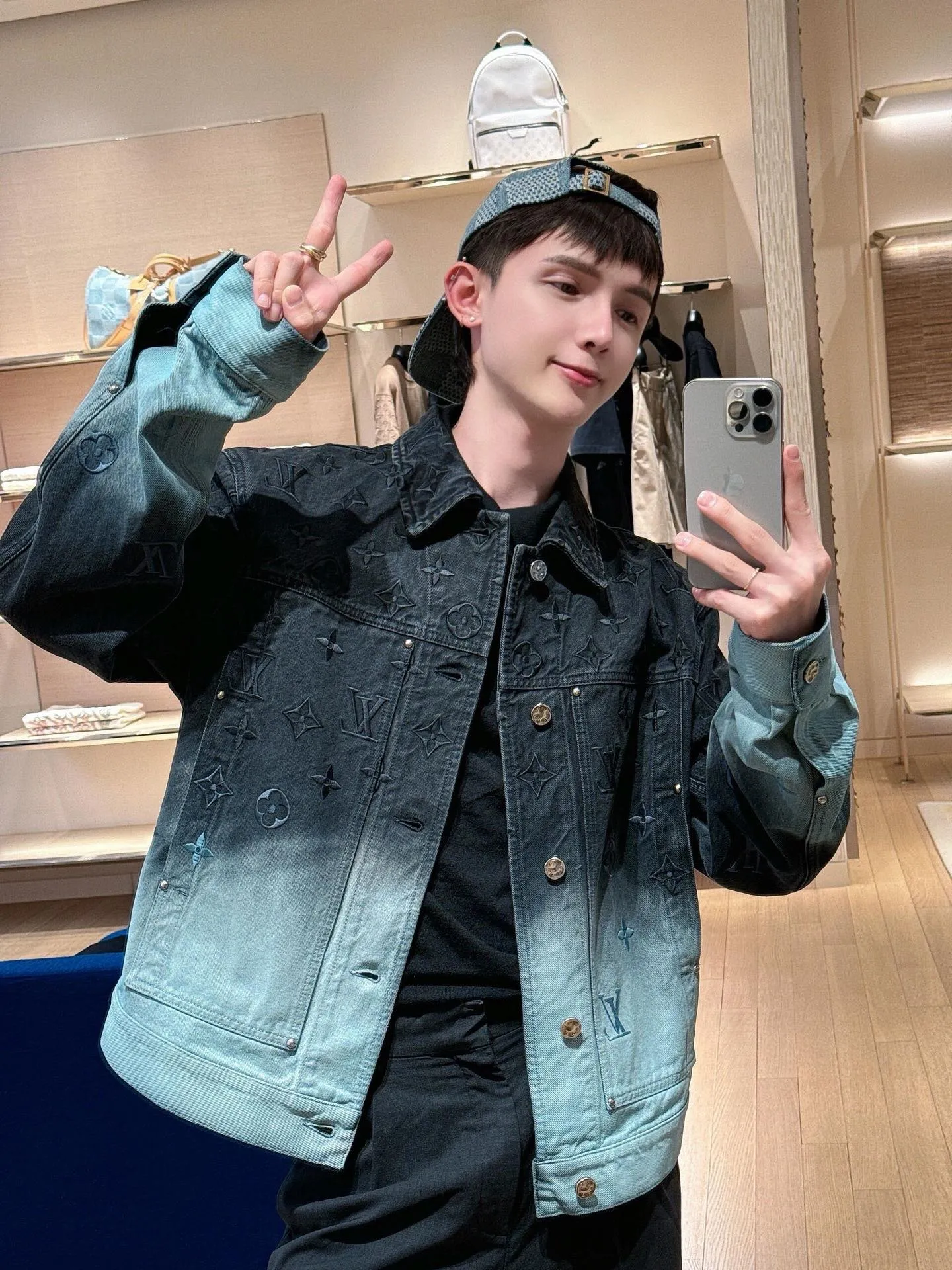 Louis Vuitton/Louis Vuitton presbyopic gradient embroidered denim jacket